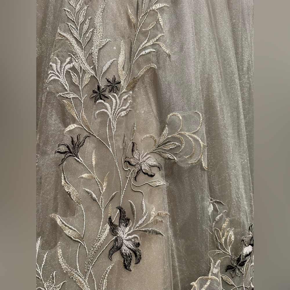 ⚡️SOLD⚡️Andrea and Leo Duchesa cocktail gown - Picture 7 of 9